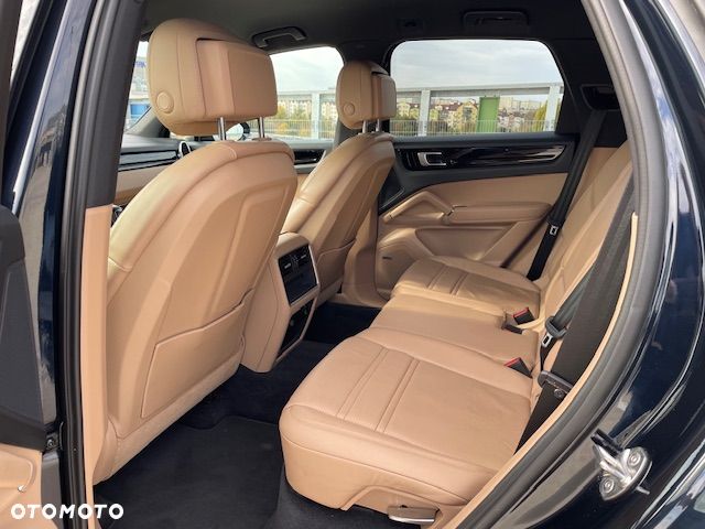 Porsche Cayenne Platinum Edition - 23