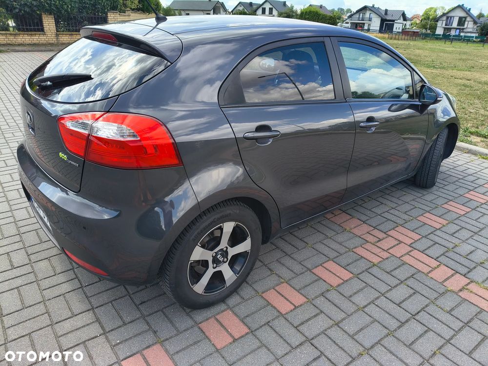 Kia Rio 1.2 L - 8