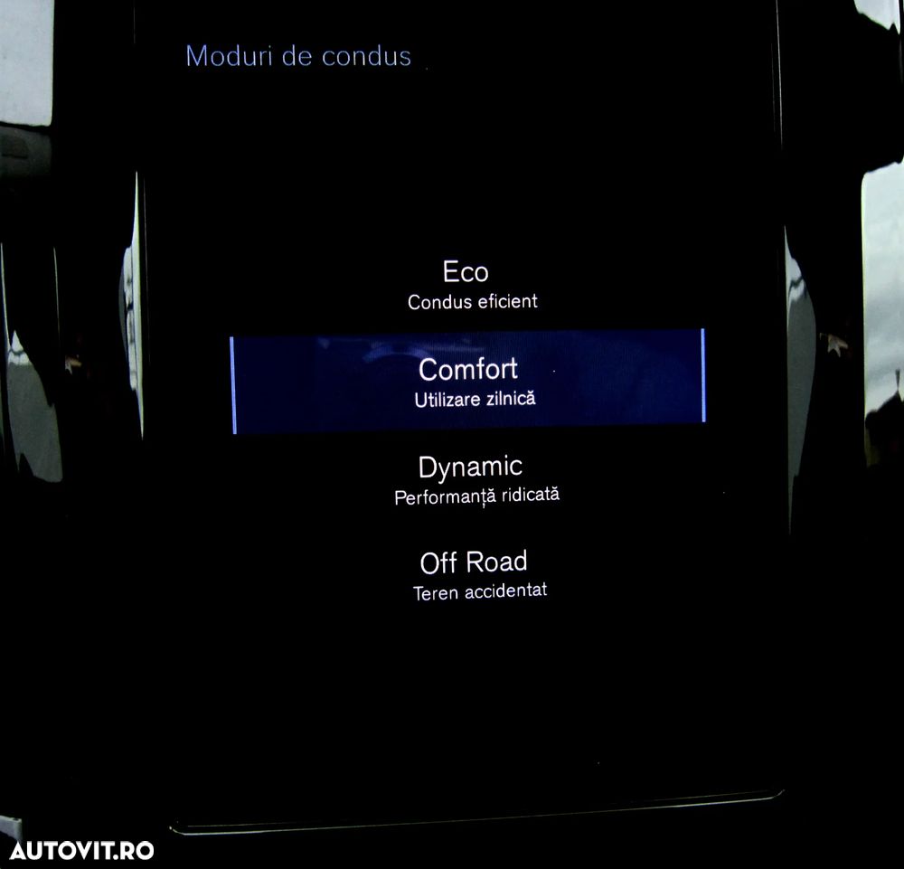 Volvo XC 60 B4 MHEV AT8 FWD Momentum Pro - 10