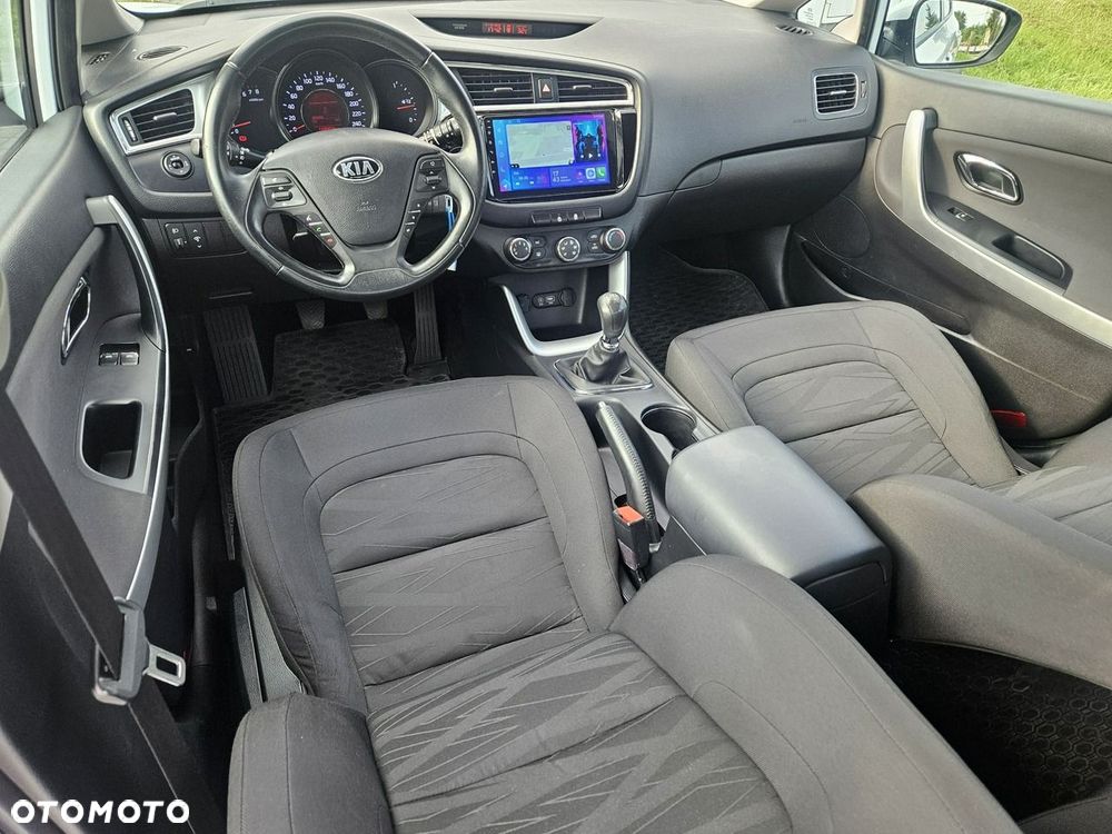 Kia Ceed - 10