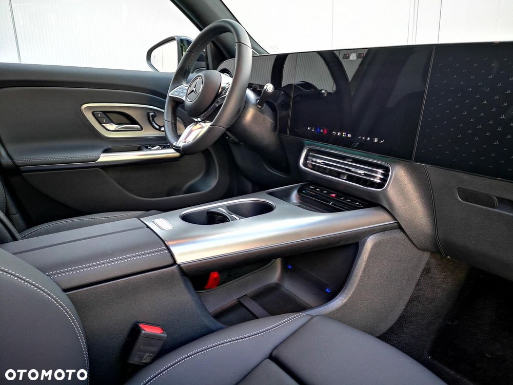 Mercedes-Benz GLB - 16