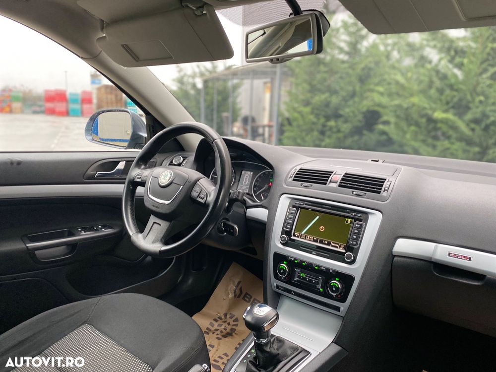 Skoda Octavia Combi 2.0 TDI DPF 4x4 DSG Scout - 25