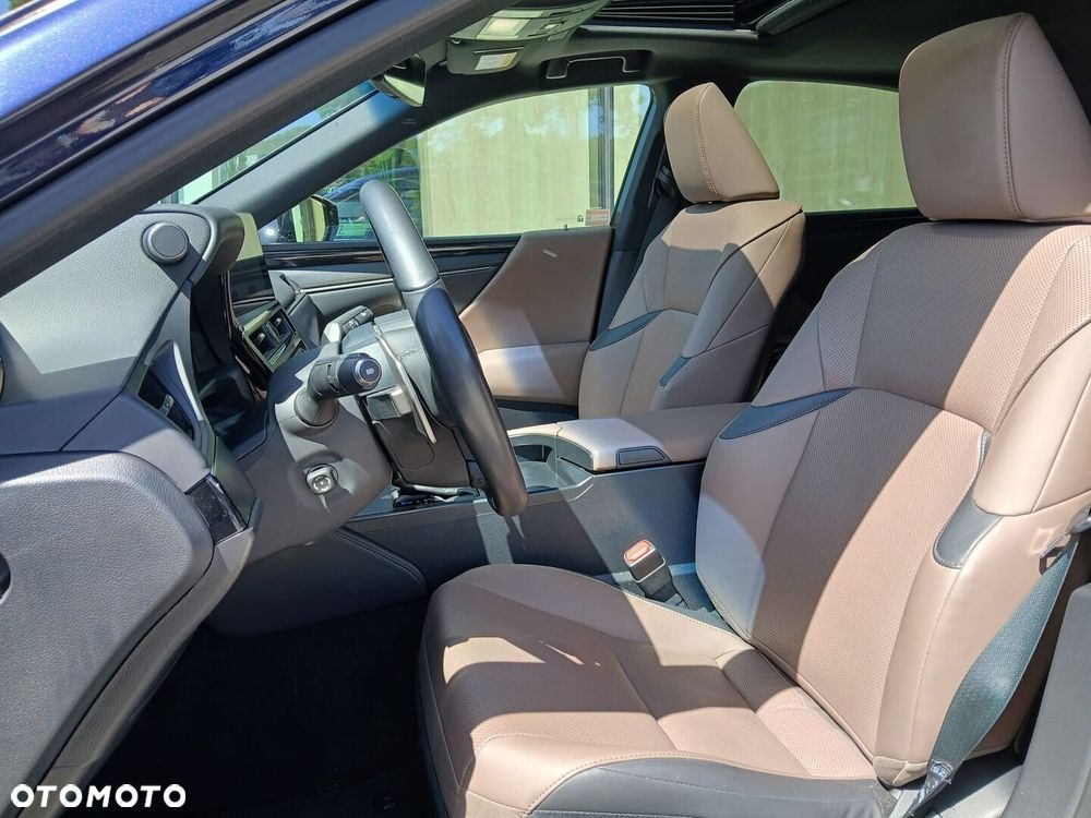 Lexus ES - 7