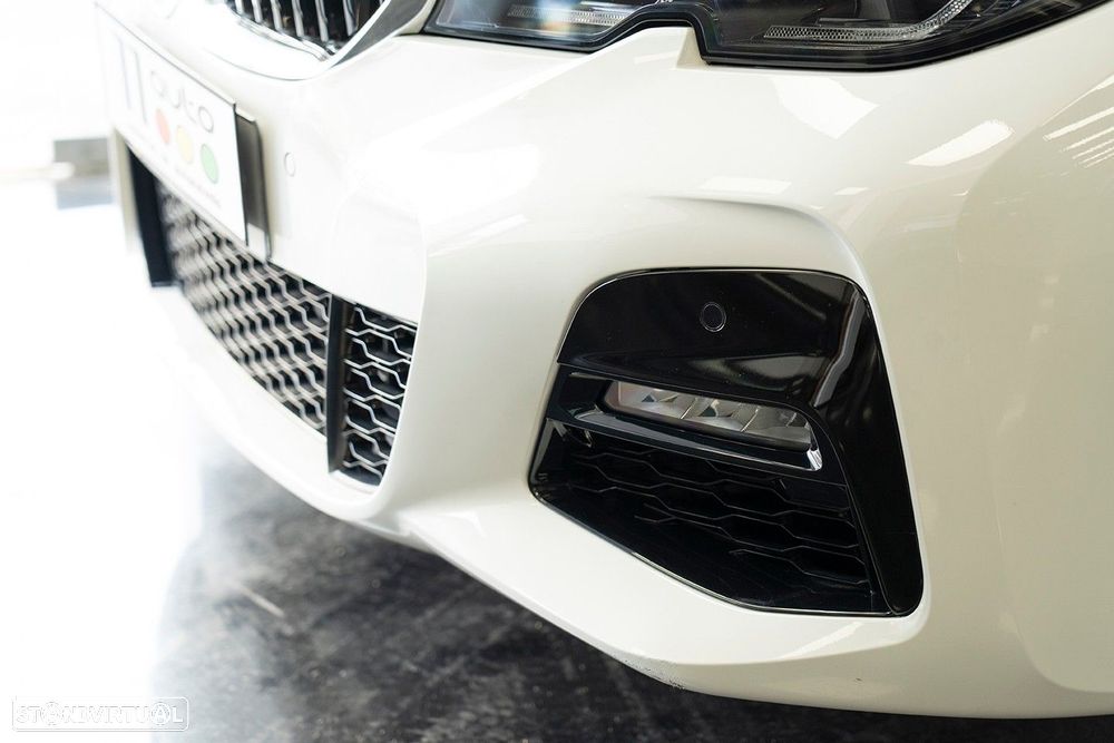 BMW 320 d Pack Desportivo M Auto - 4