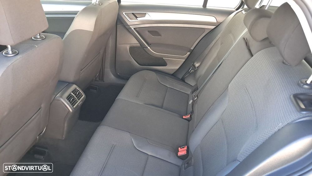 VW Golf 1.6 TDi BlueMotion Confortline - 21