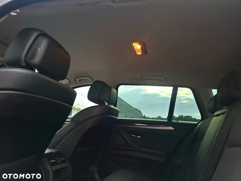 BMW Seria 5 525d - 15