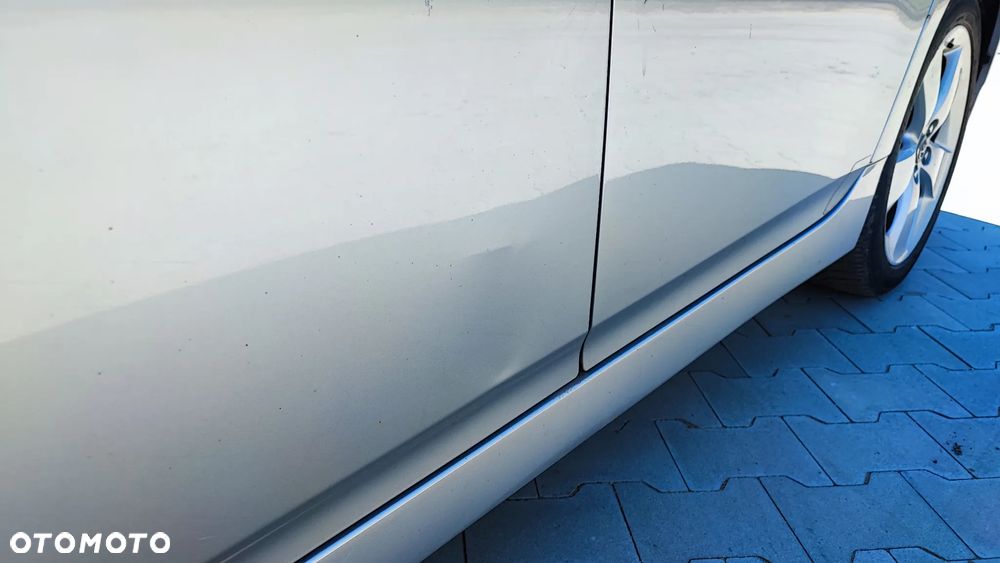 Toyota Prius (Hybrid) - 11