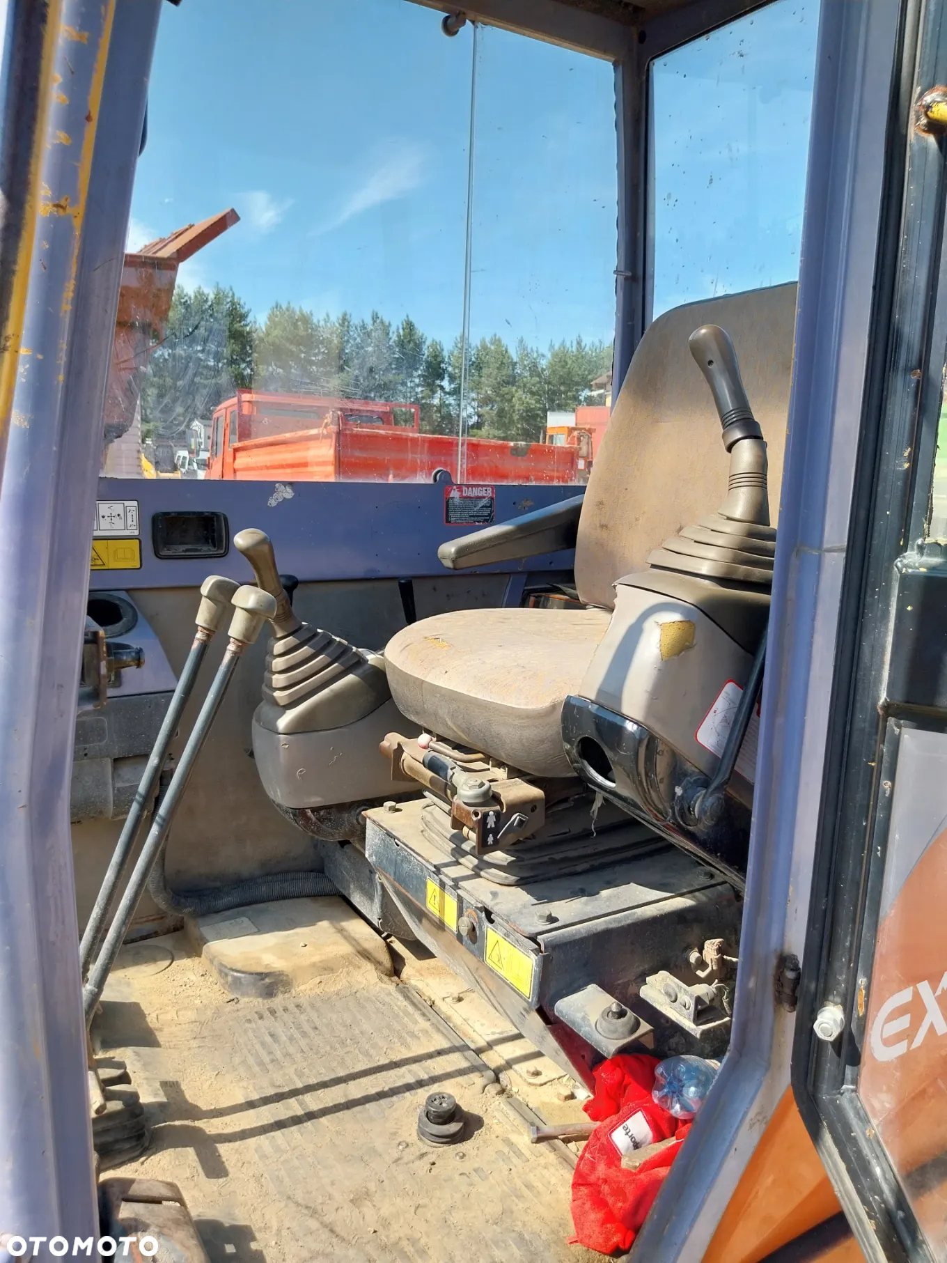 Hitachi EX 30-2 - 9