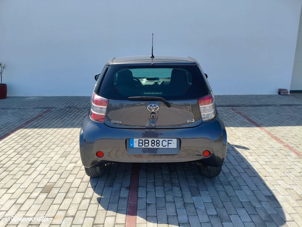 Toyota iQ 1.4 D-4D + - 9