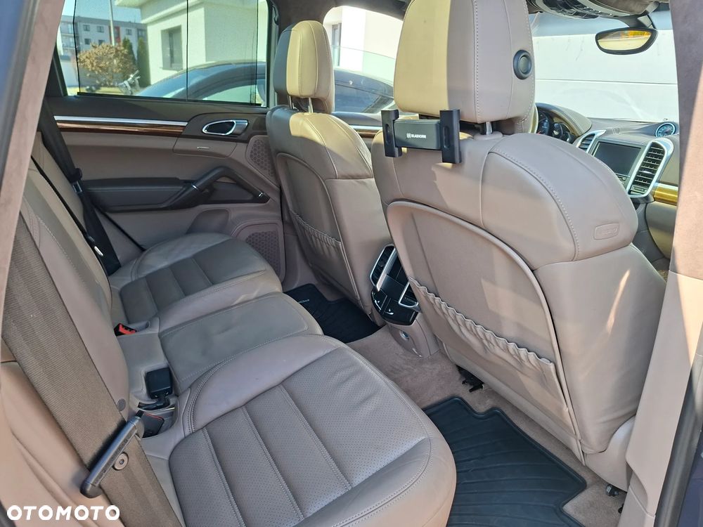 Porsche Cayenne Turbo Tiptronic S - 25