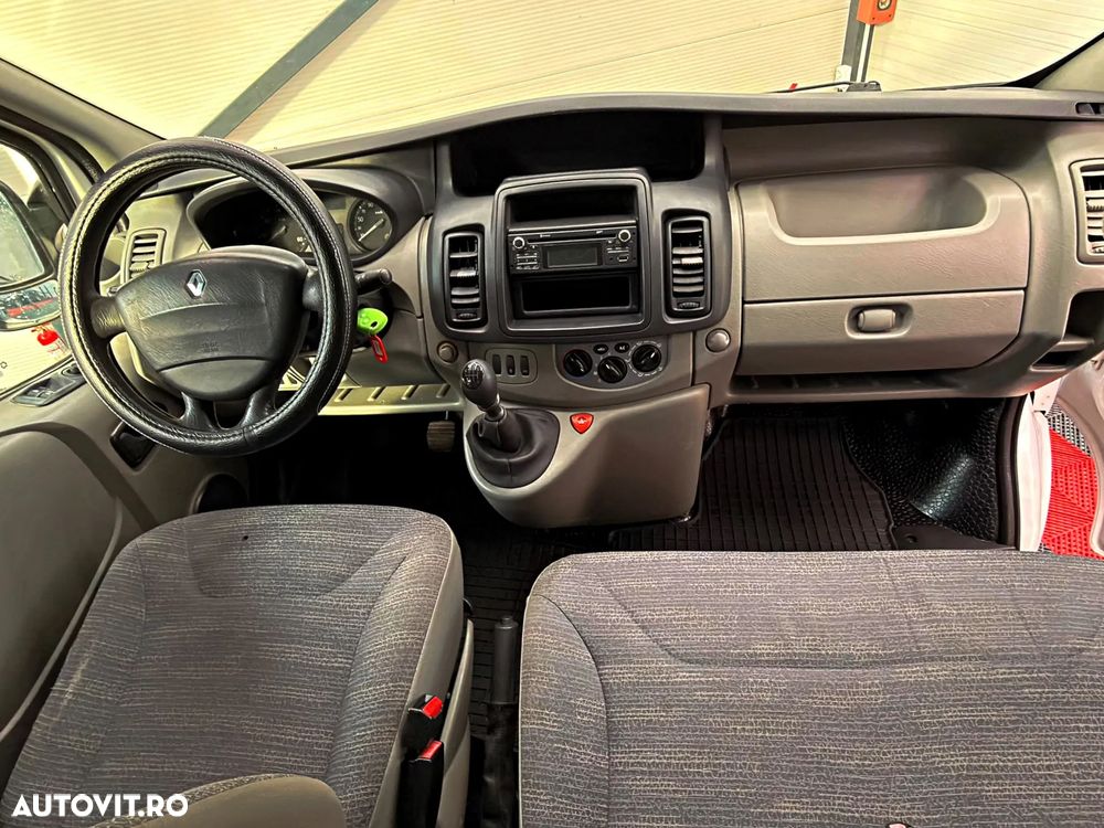 Renault TRAFIC - 2