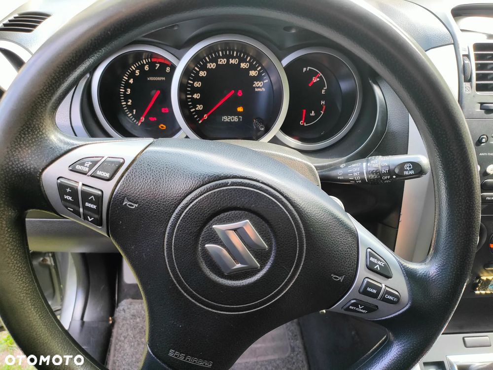 Suzuki Grand Vitara 2.0 - 8