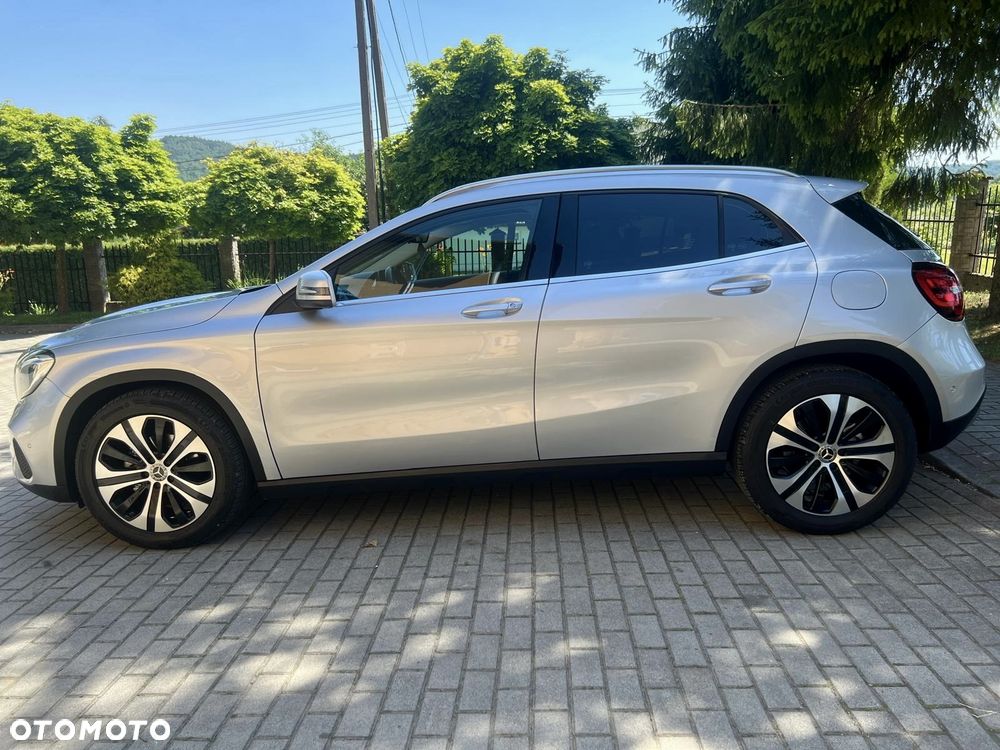 Mercedes-Benz GLA 180 7G-DCT Style - 2
