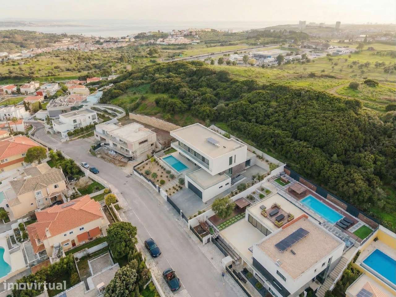 Terreno Urbano com 870 m2 na Quinta da Moura em Oeiras - Grande imagem: 2/17