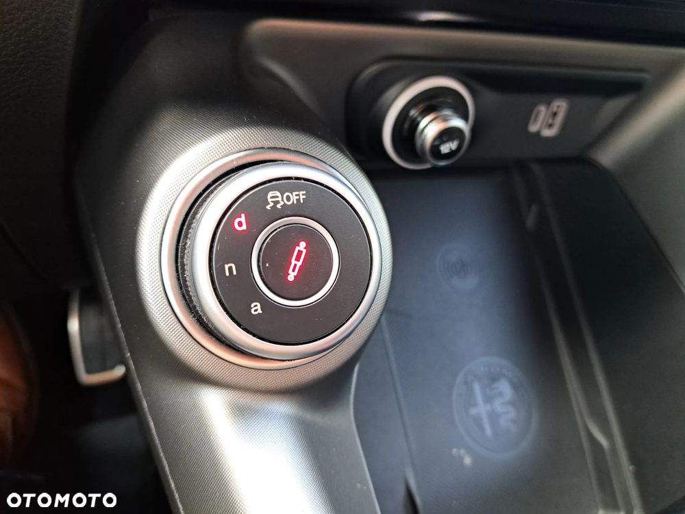 Alfa Romeo Tonale 1.3 PHEV Q4 Veloce - 17