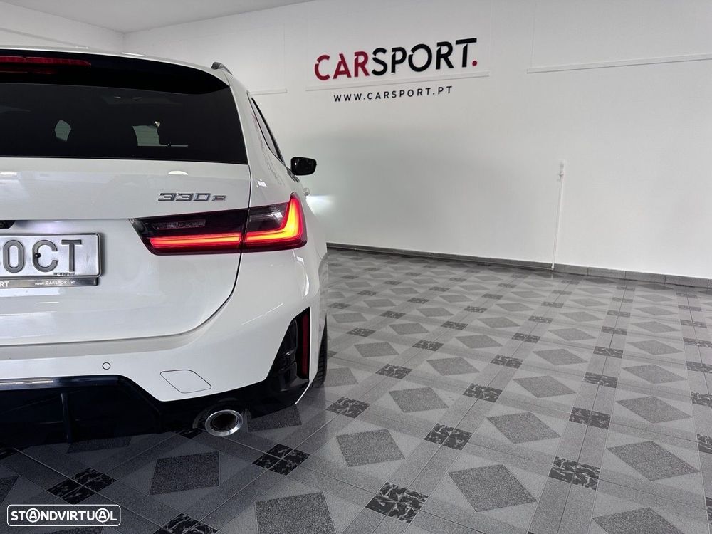 BMW 330 e Pack Desportivo M Pro Auto - 8