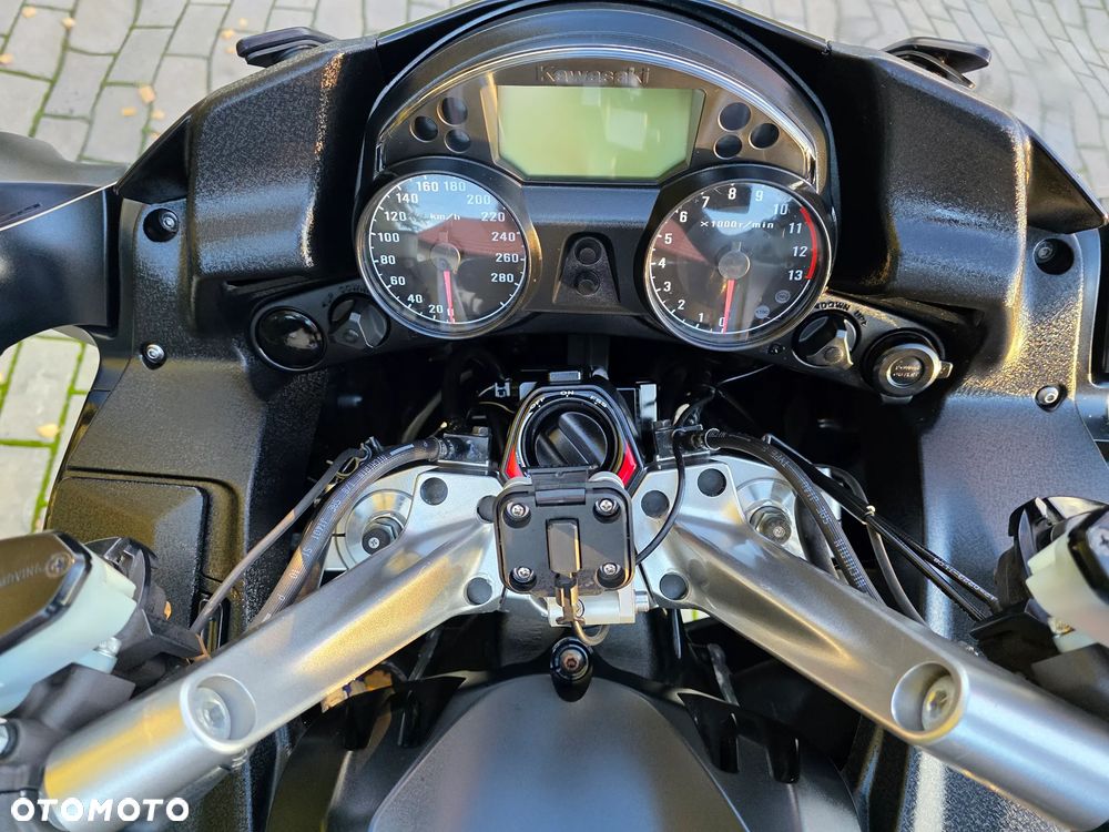 Kawasaki GTR - 16