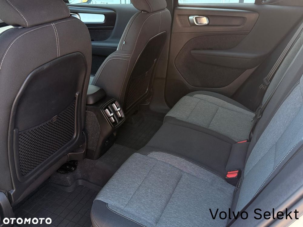 Volvo XC 40 B3 Plus Dark - 28