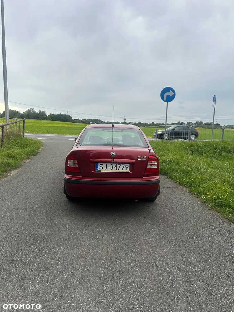Skoda Octavia 1.6 Tour - 3