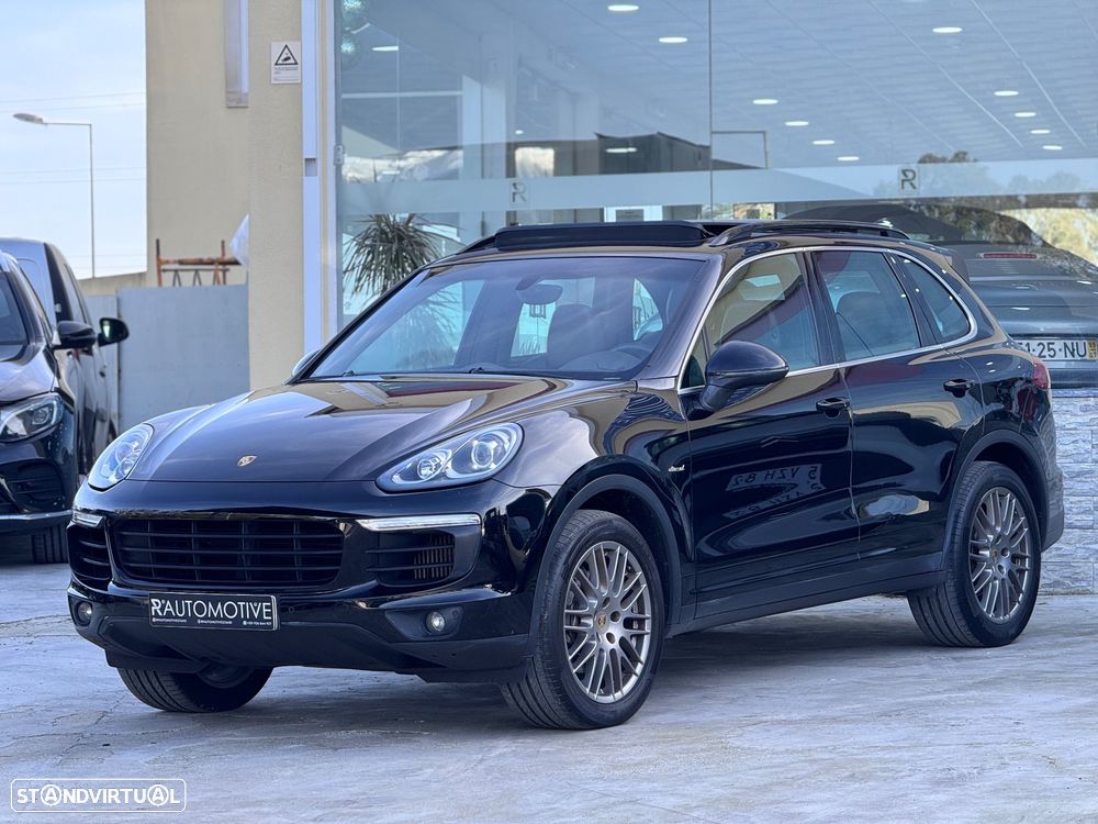 Porsche Cayenne - 1