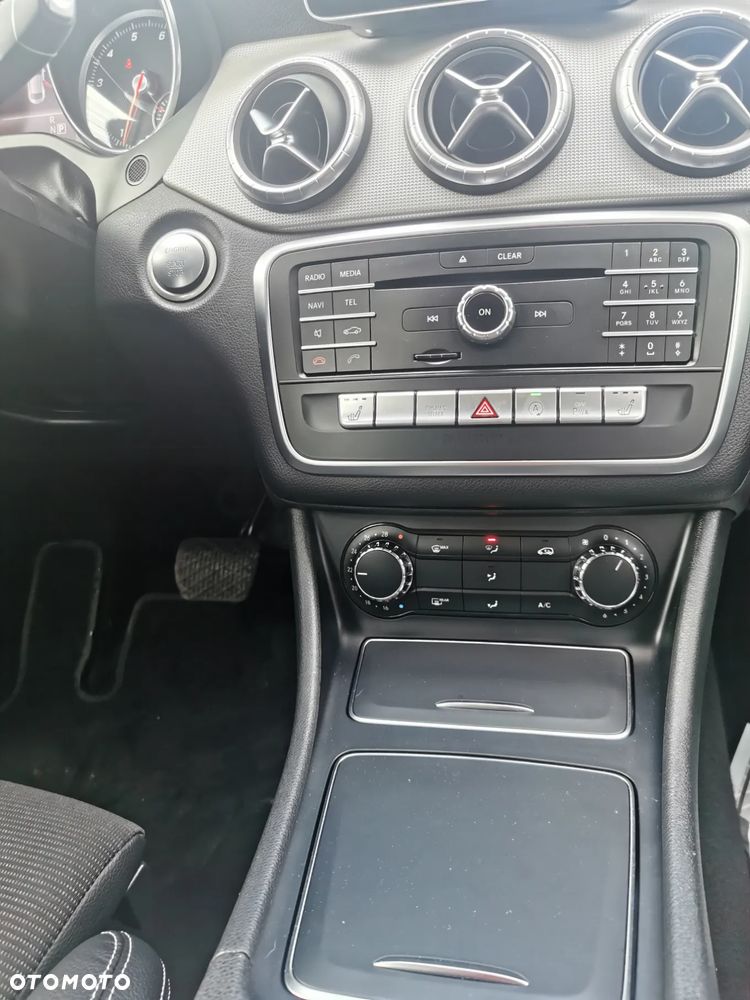 Mercedes-Benz CLA 220 4-Matic - 15