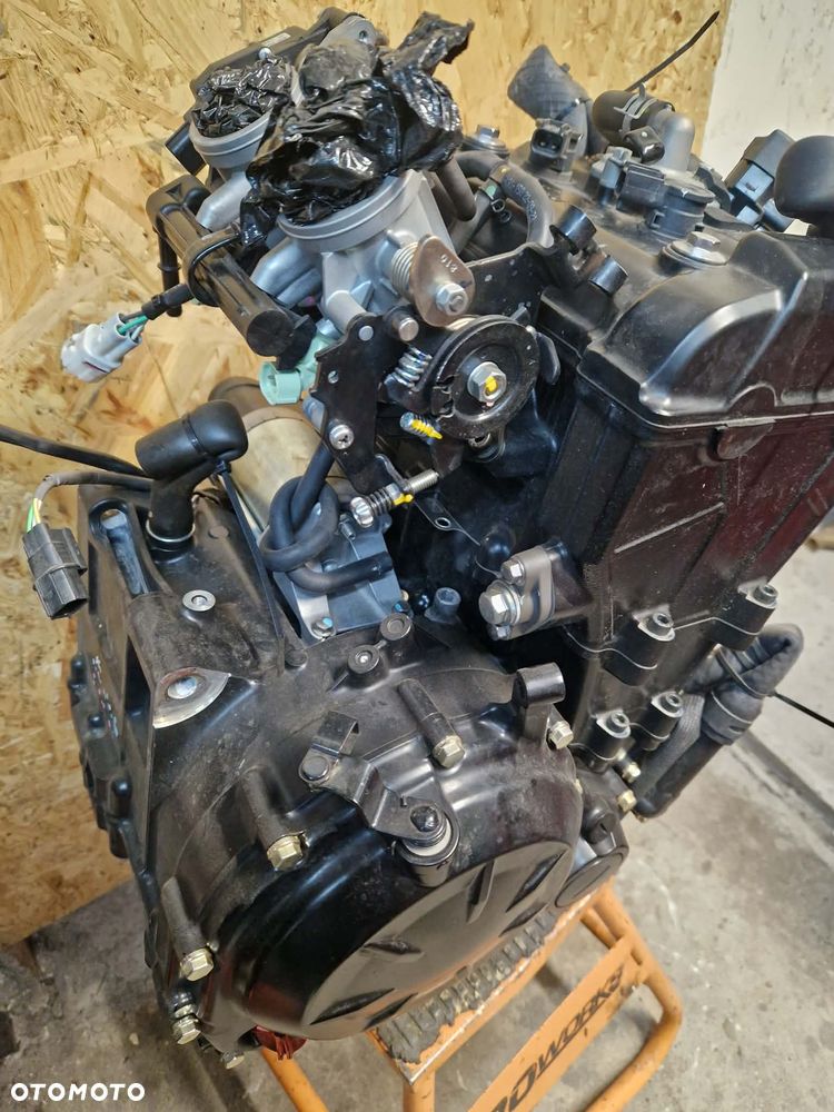 Kawasaki Z650 silnik 8500km - 8