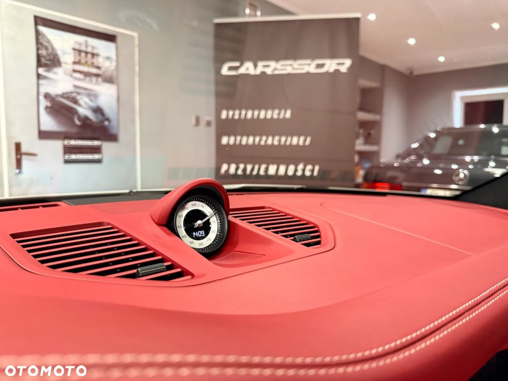 Porsche 911 Carrera 4 GTS - 25
