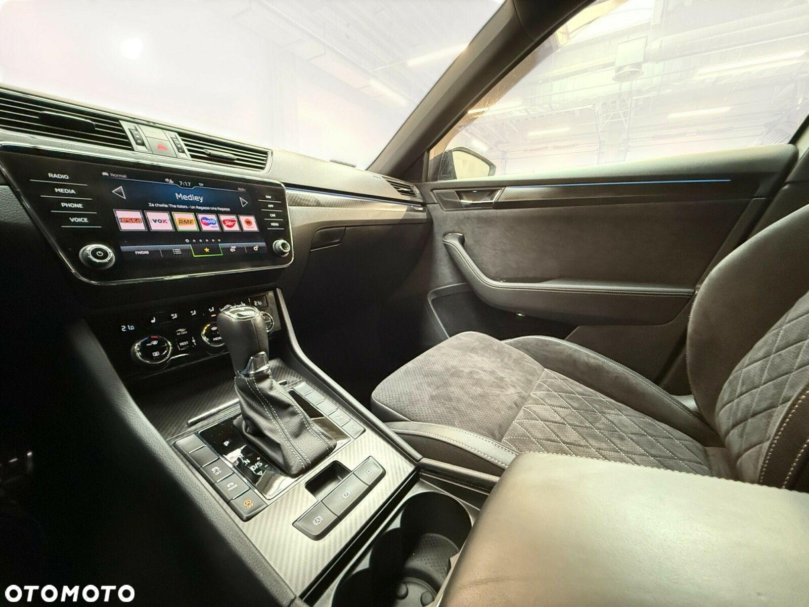 Skoda Superb 2.0 TSI Sportline DSG - 27