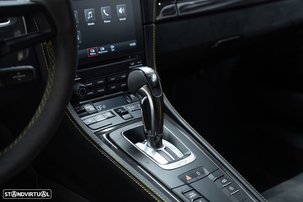 Porsche 718 Cayman GT4 PDK - 18