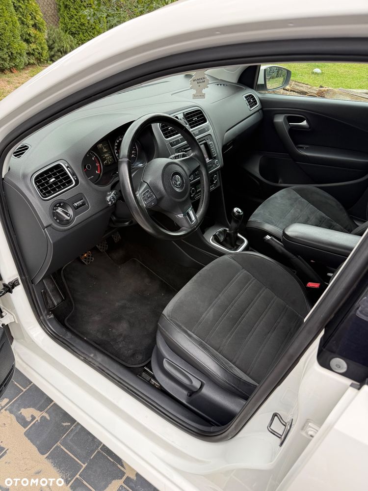 Volkswagen Polo 1.4 16V Highline - 18