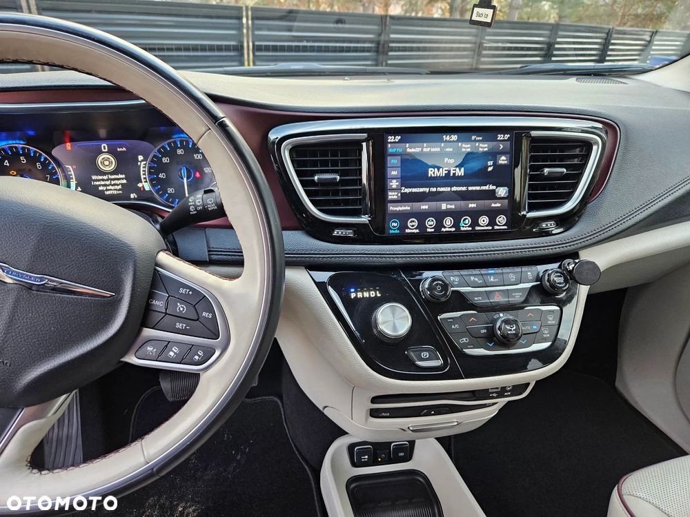 Chrysler Pacifica - 12