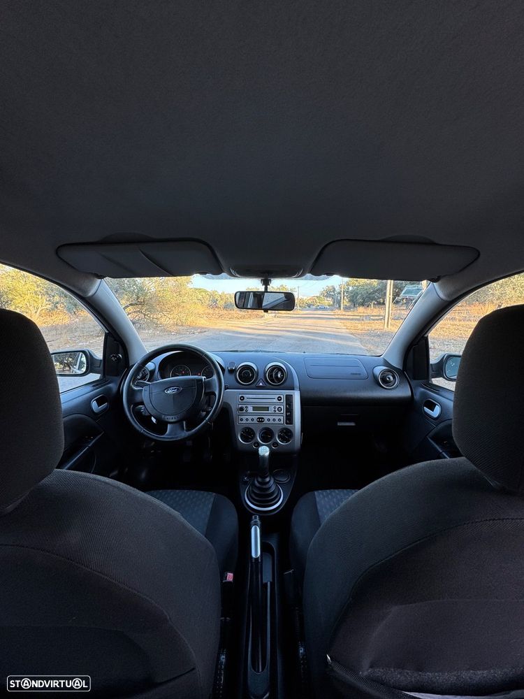 Ford Fiesta 1.25 Ghia - 35