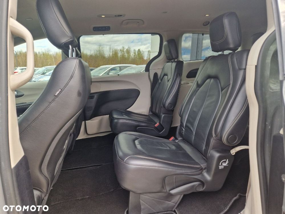 Chrysler Pacifica - 8