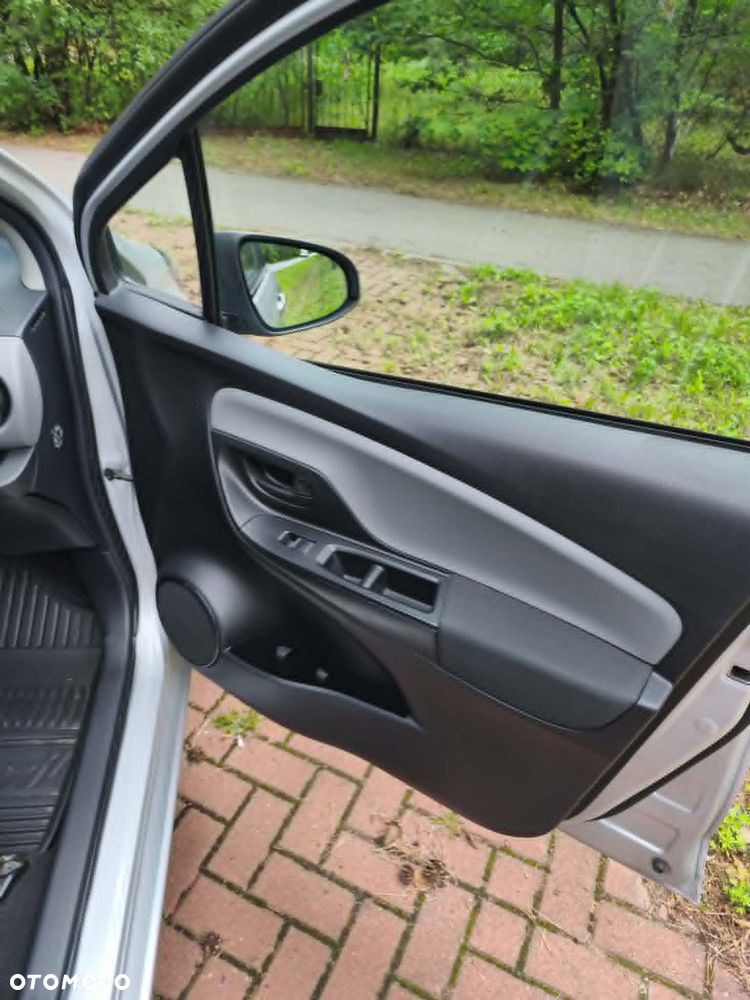 Toyota Yaris - 4