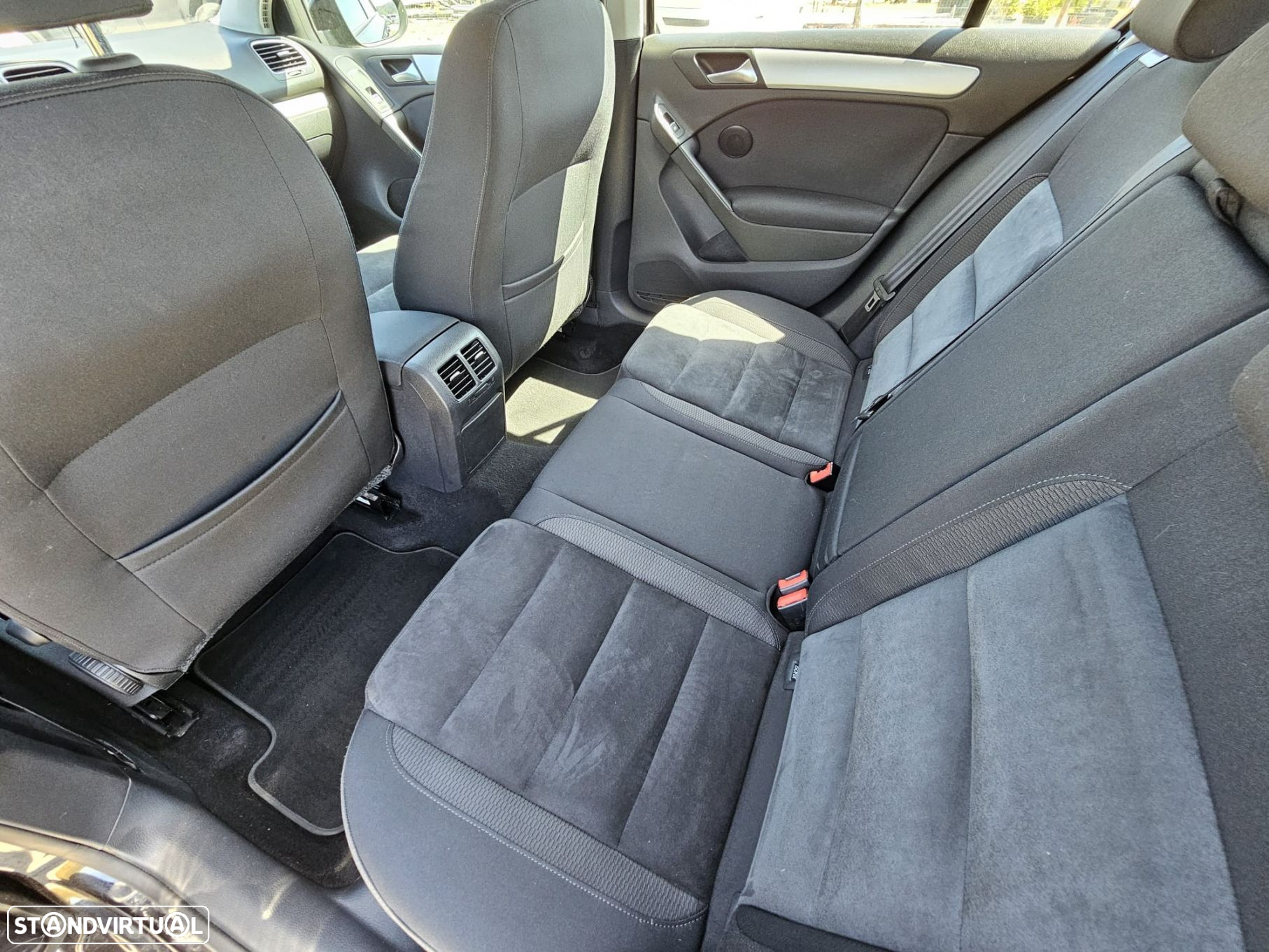 VW Golf 1.6 TDi Highline DSG - 21
