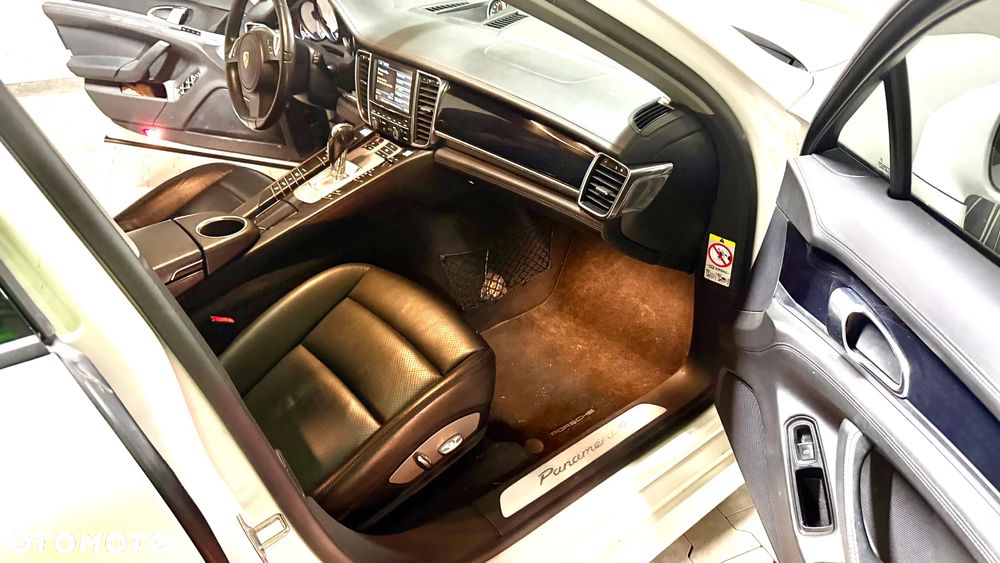Porsche Panamera 4 PDK Platinum Edition - 9