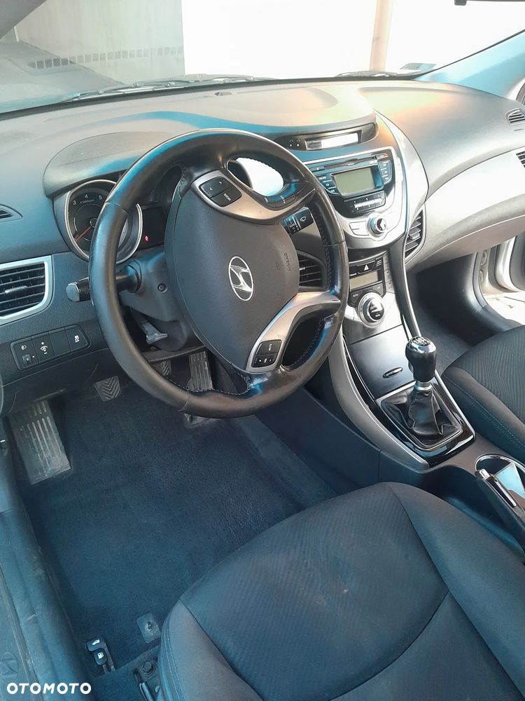 Hyundai Elantra 1.6 Comfort - 6