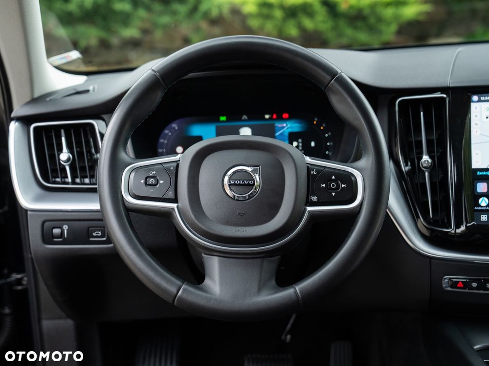 Volvo XC 60 B4 D AWD Geartronic Momentum Pro - 31