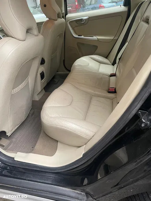 Volvo XC 60 D5 AWD A6 Basic - 6