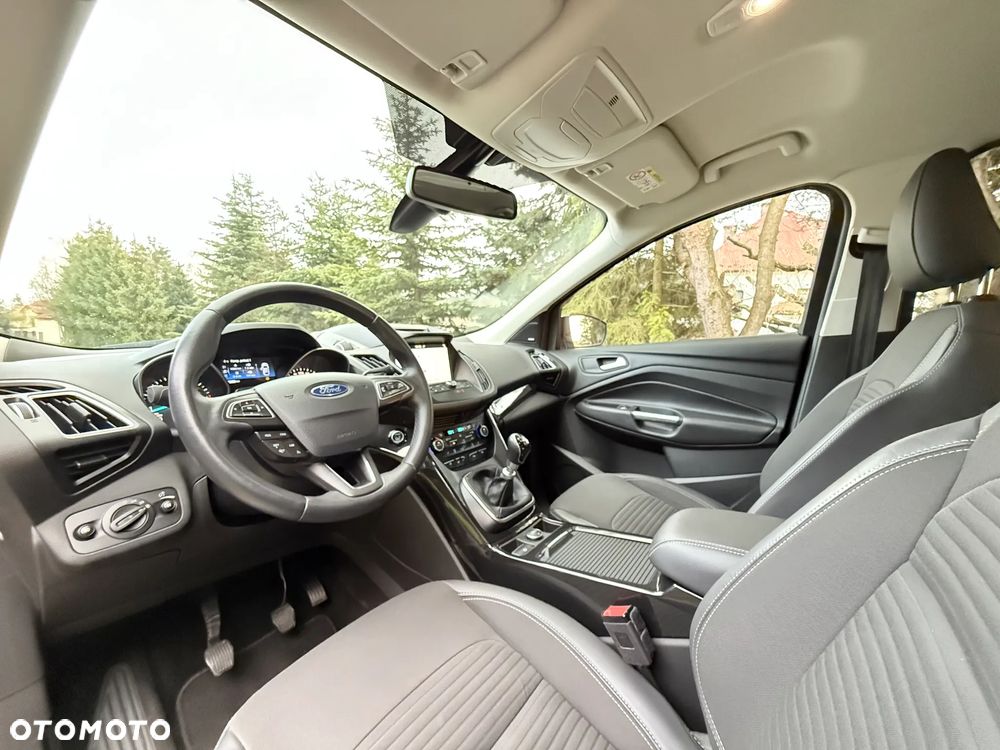 Ford Kuga 1.5 EcoBoost 2x4 Titanium - 17