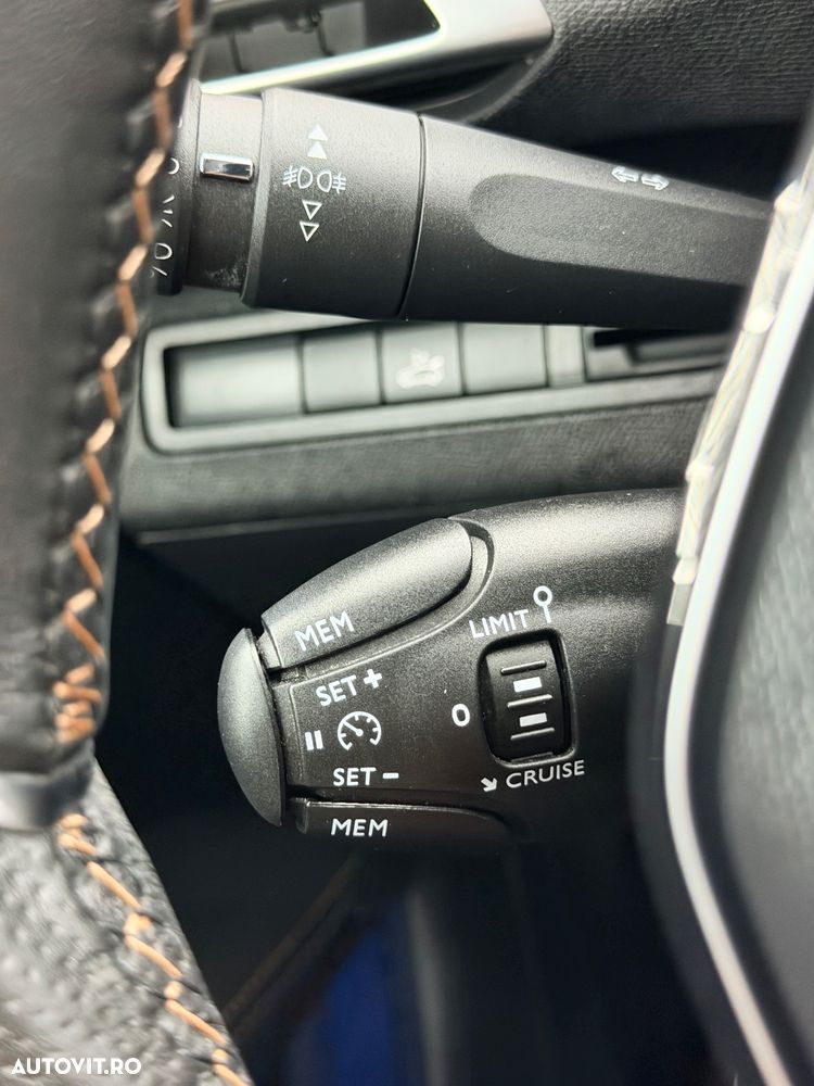 Peugeot 3008 1.2 PureTech Turbo S&S GT-Line - 37