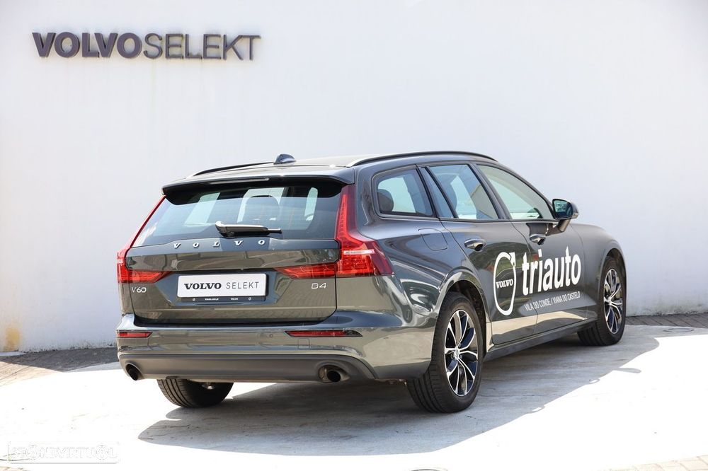 Volvo V60 2.0 B4 Momentum Geartronic - 22