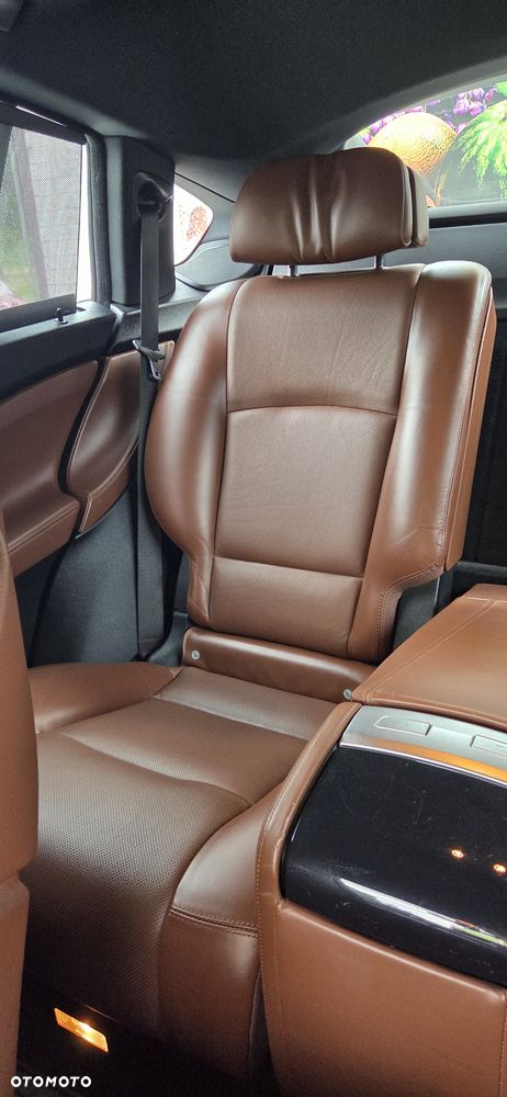 BMW Seria 5 550i - 11