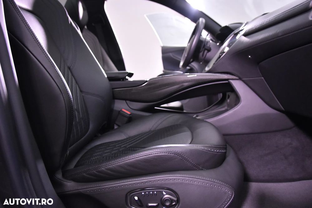 Aston Martin DBX - 11