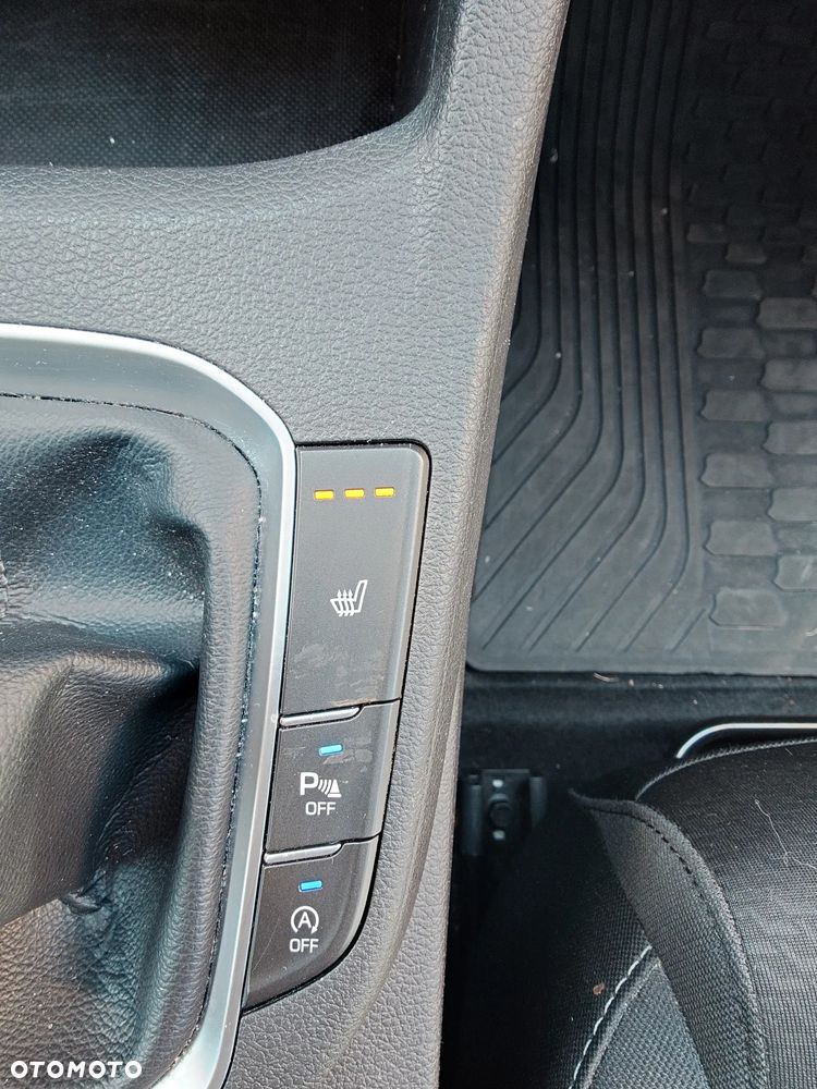 Hyundai i30 Fastback 1.6 CRDI Premium - 9