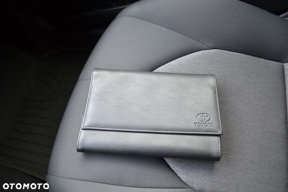Toyota Camry - 23
