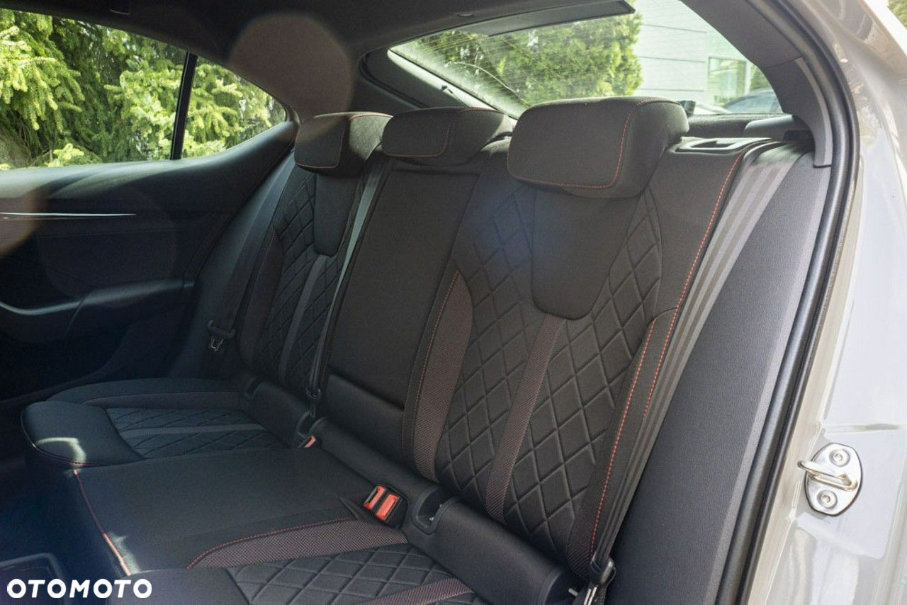 Skoda Octavia 2.0 TSI RS DSG - 24