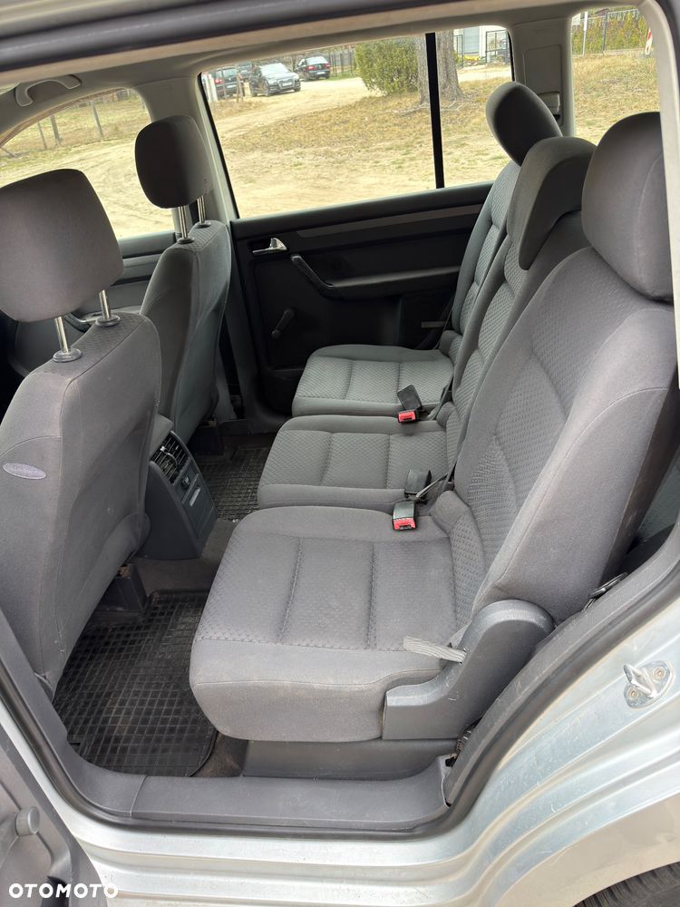 Volkswagen Touran - 17