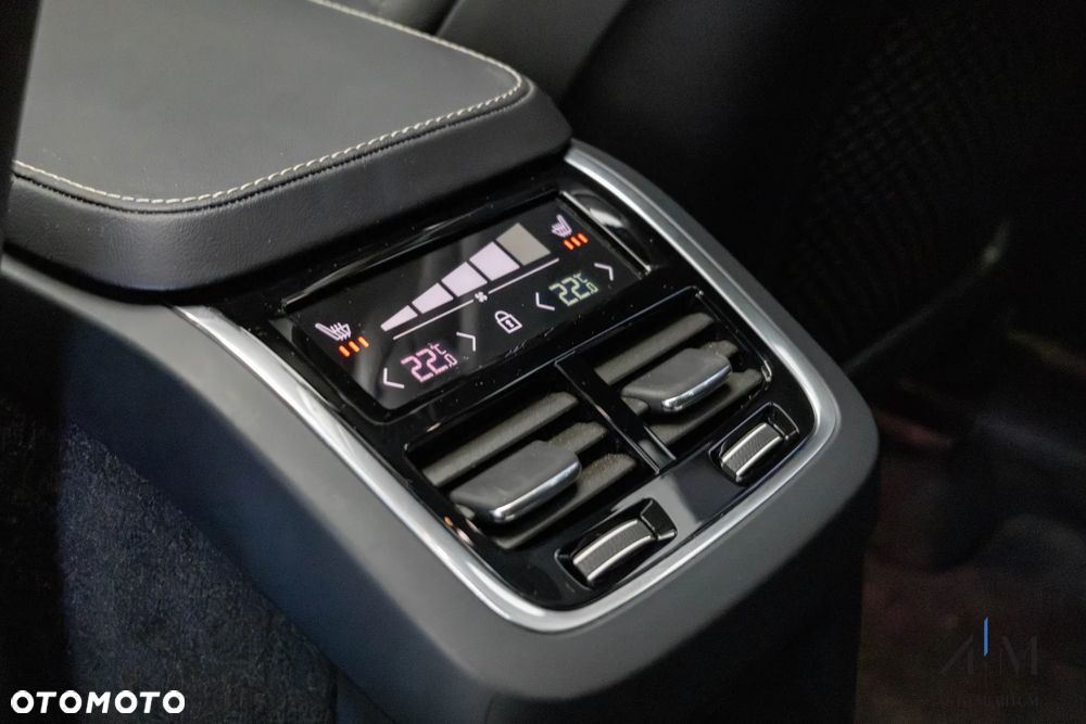 Volvo XC 90 T8 AWD Plug-In Hybrid Ultimate Bright 7os - 32