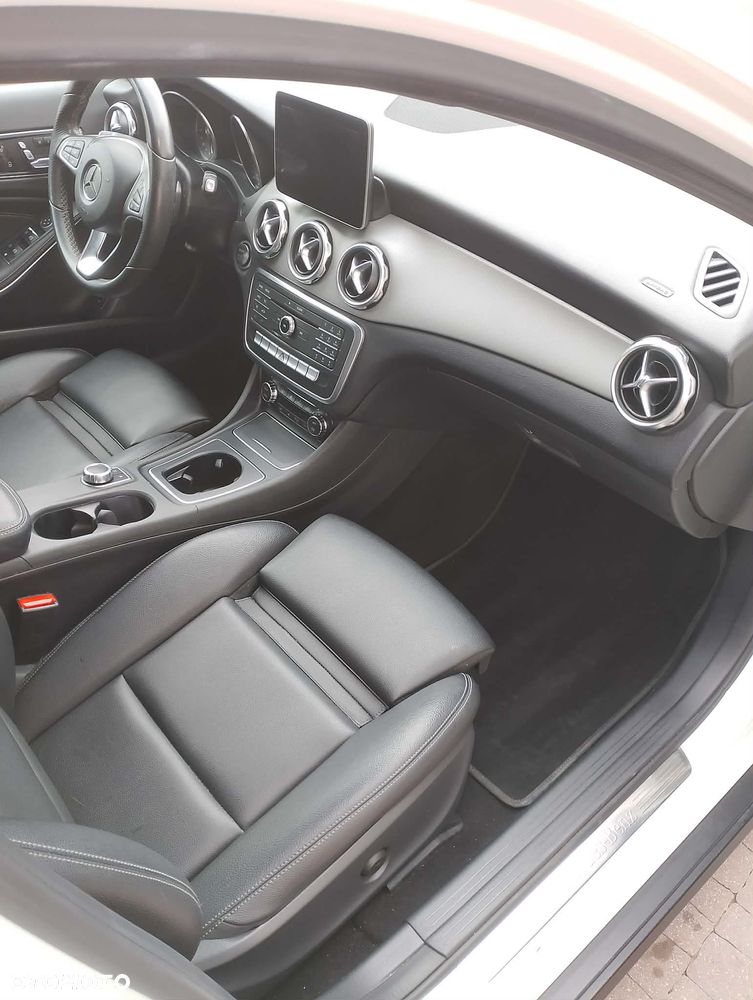 Mercedes-Benz GLA 250 7G-DCT Style - 18